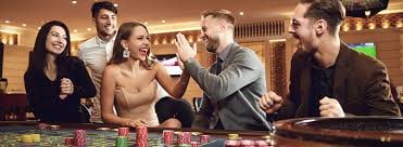 Tampilan permainan slot dan live casino modern di platform vip123